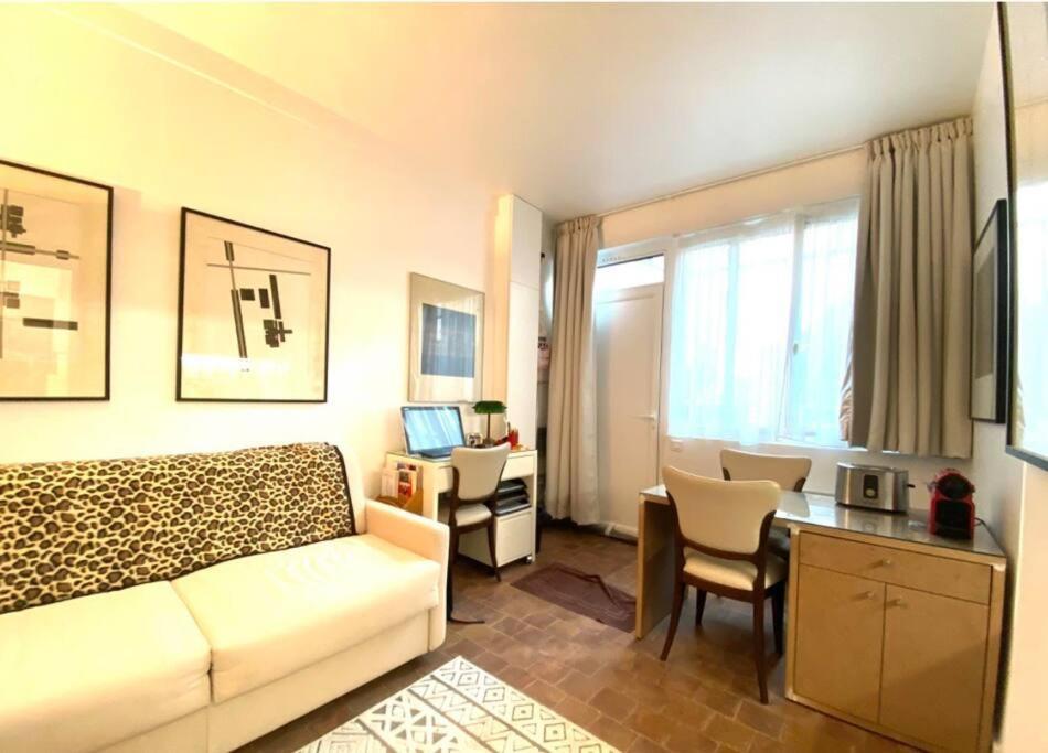 Apartment Tres Joli En Plein Coeur Du 11eme